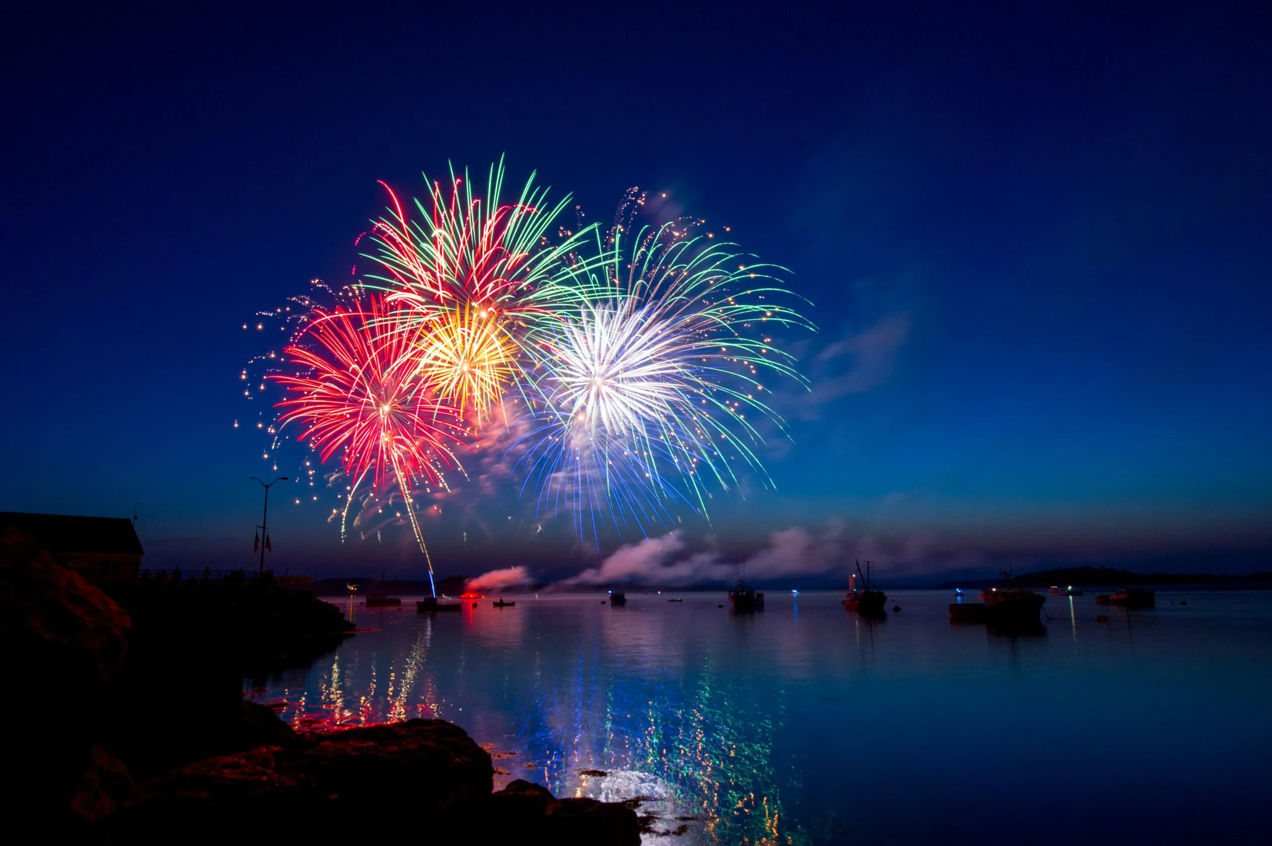 夜空に打ち上がる花火