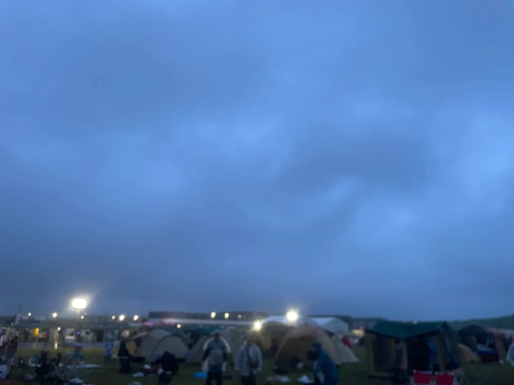 曇りのフェス会場